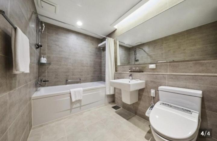 Haeundae Wide Ocean View & Residence Busan Bagian luar foto