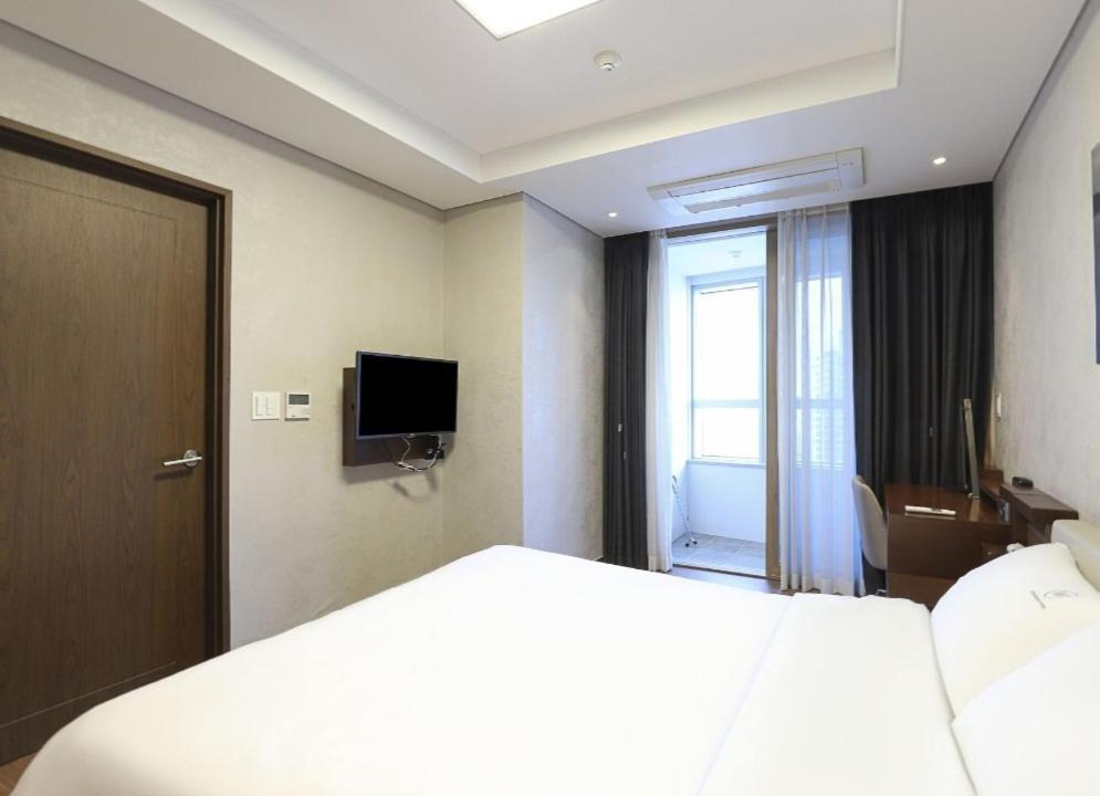 Haeundae Wide Ocean View & Residence Busan Bagian luar foto