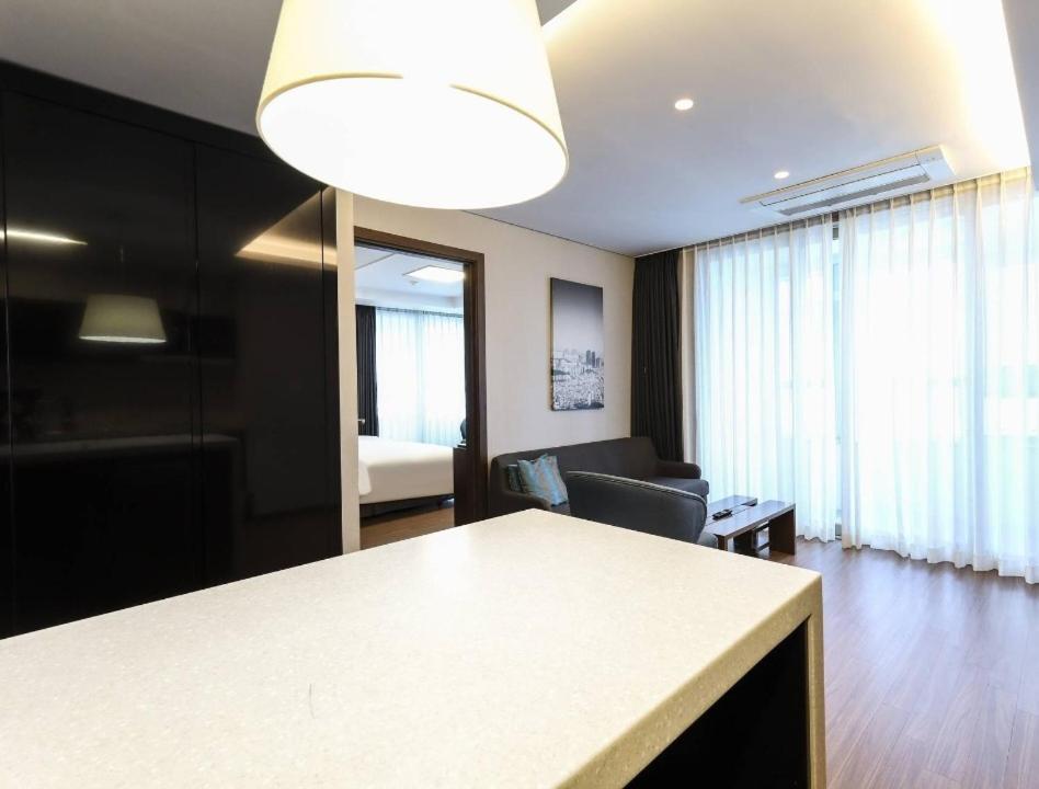 Haeundae Wide Ocean View & Residence Busan Bagian luar foto