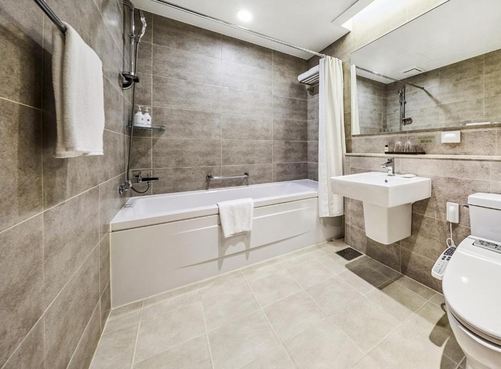 Haeundae Wide Ocean View & Residence Busan Bagian luar foto