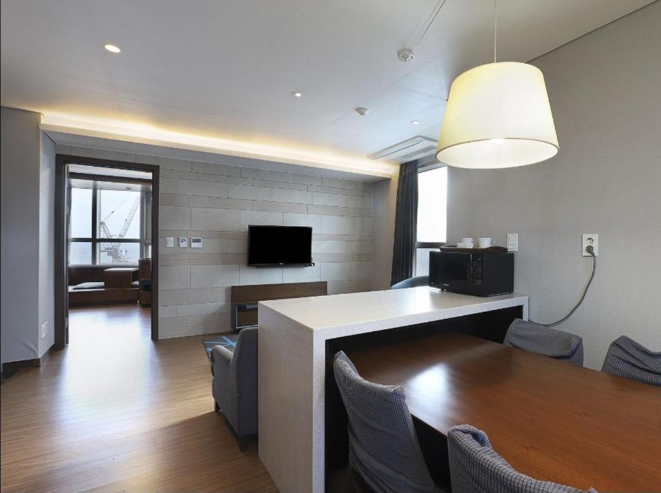 Haeundae Wide Ocean View & Residence Busan Bagian luar foto