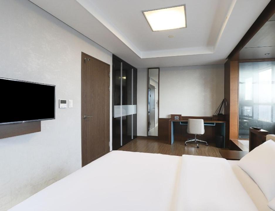 Haeundae Wide Ocean View & Residence Busan Bagian luar foto