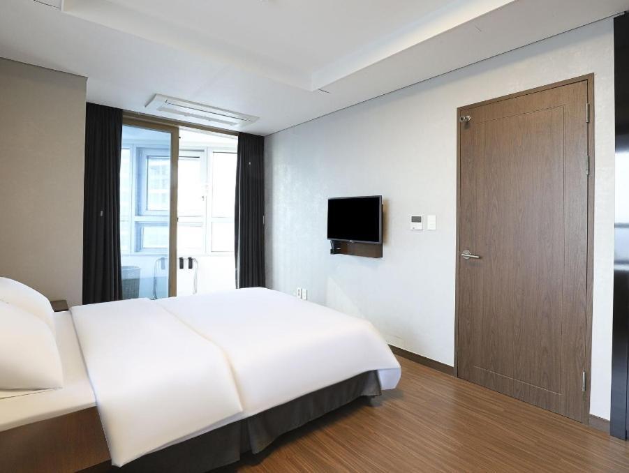Haeundae Wide Ocean View & Residence Busan Bagian luar foto